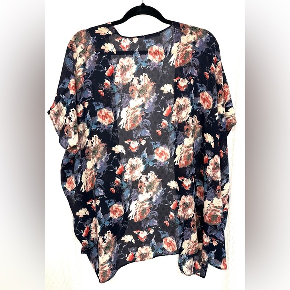 Soprano | Floral Kimono! Size Small - Picture 2 of 7